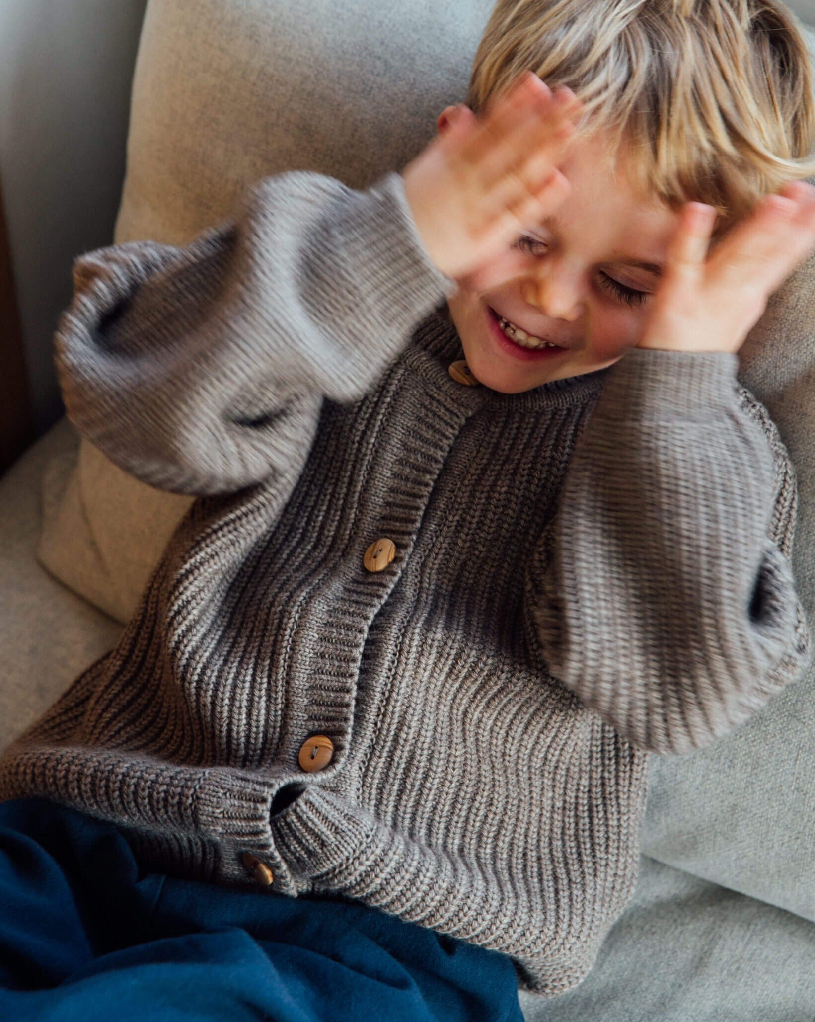 Round Neck Cardigan hare