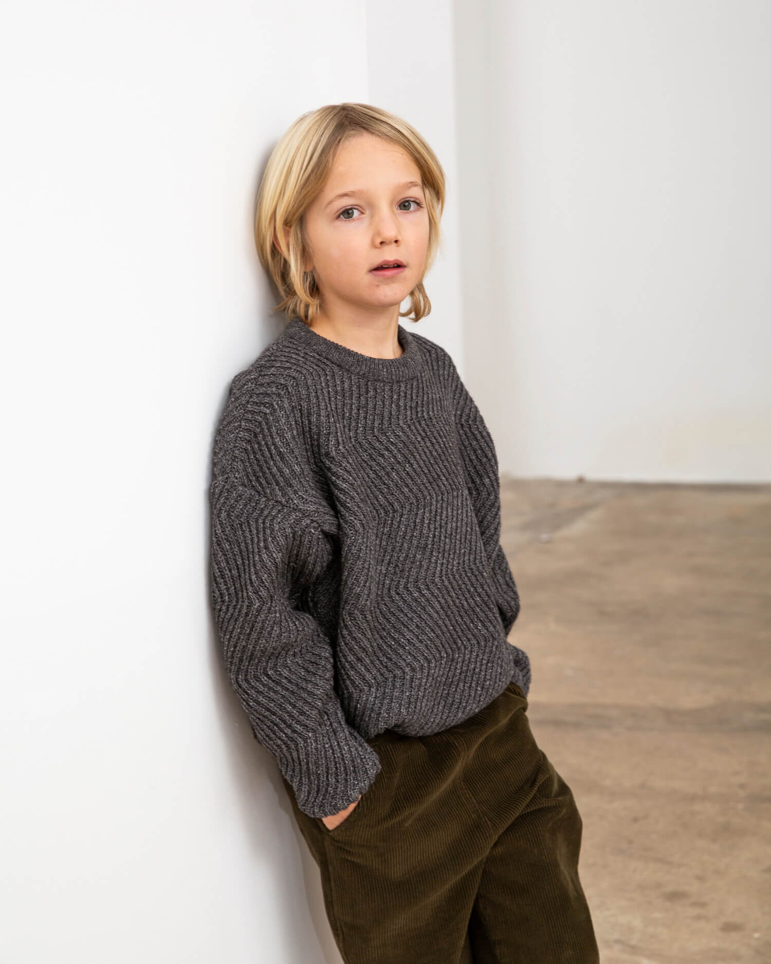 Round Neck Sweater graphite