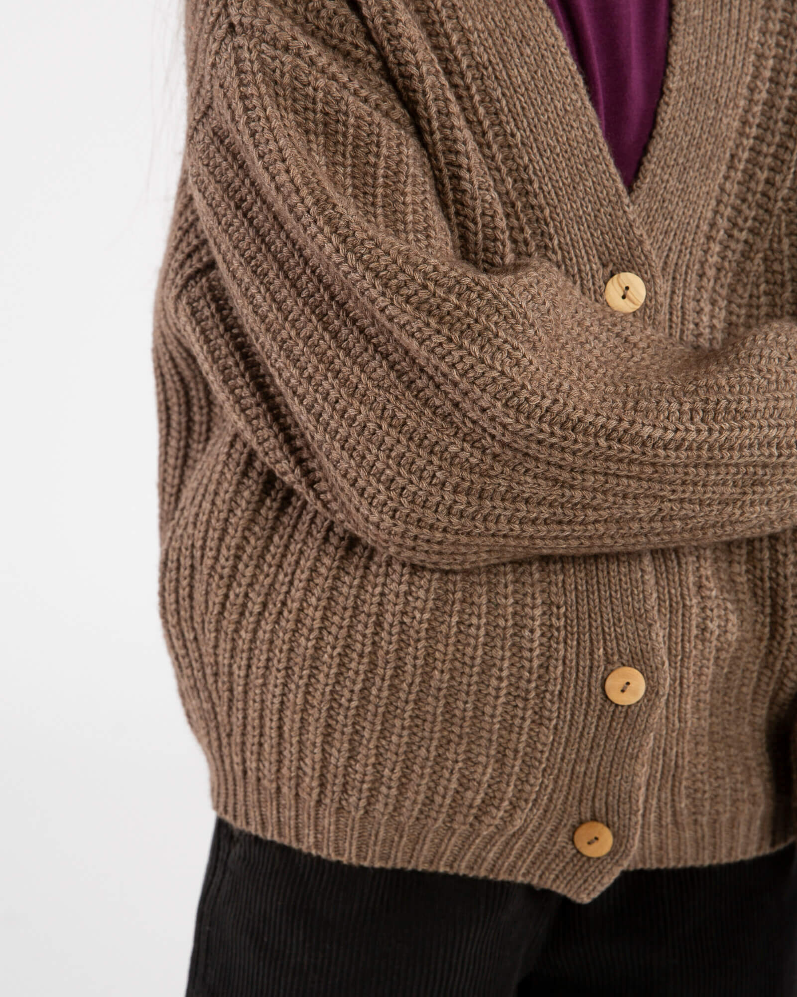 V-Neck Cardigan sepia