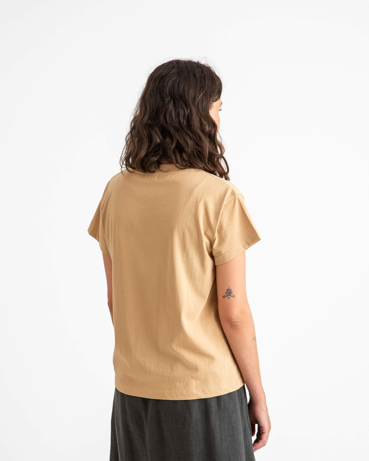 Essential T-Shirt camel