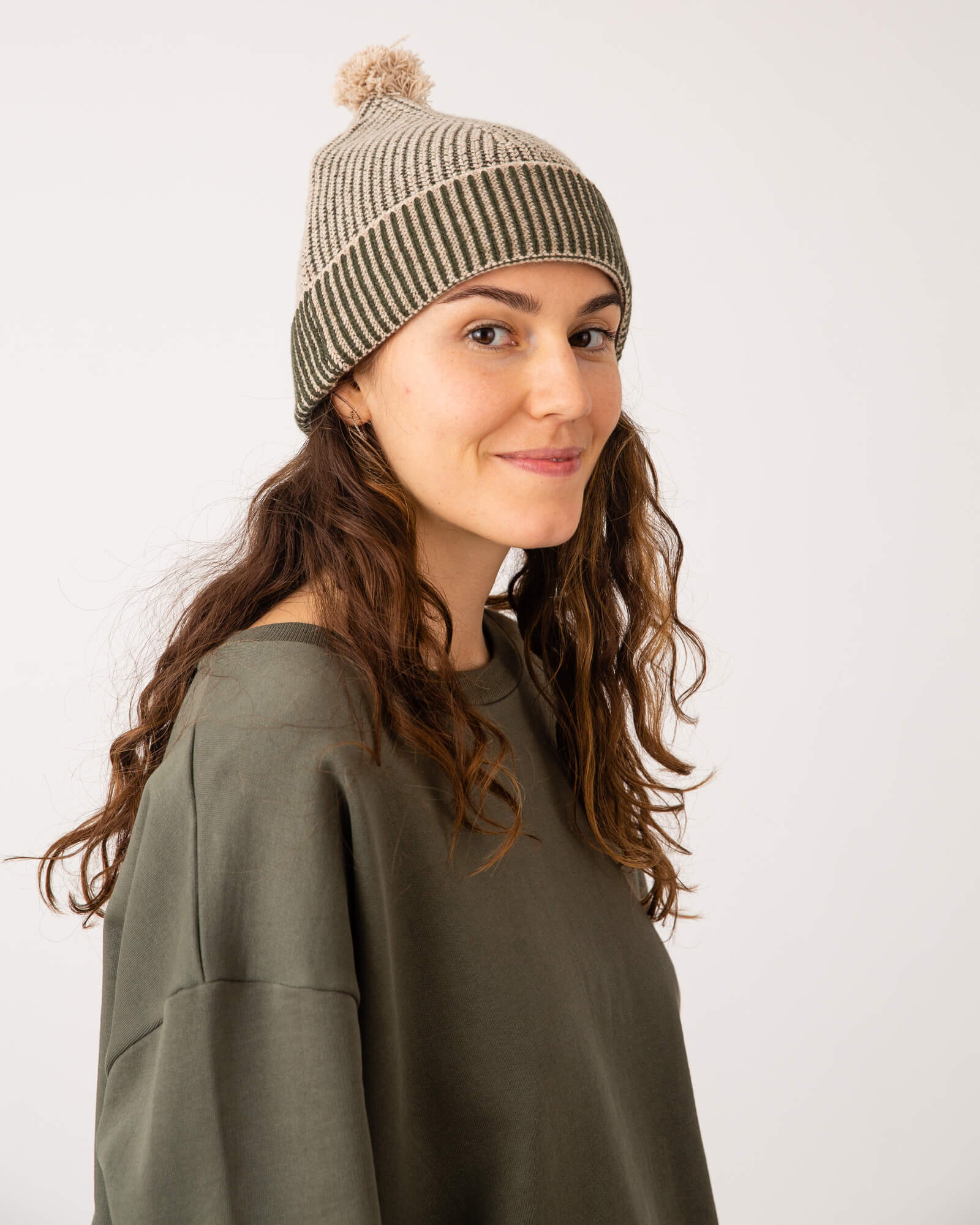 Pom Pom Beanie loden green