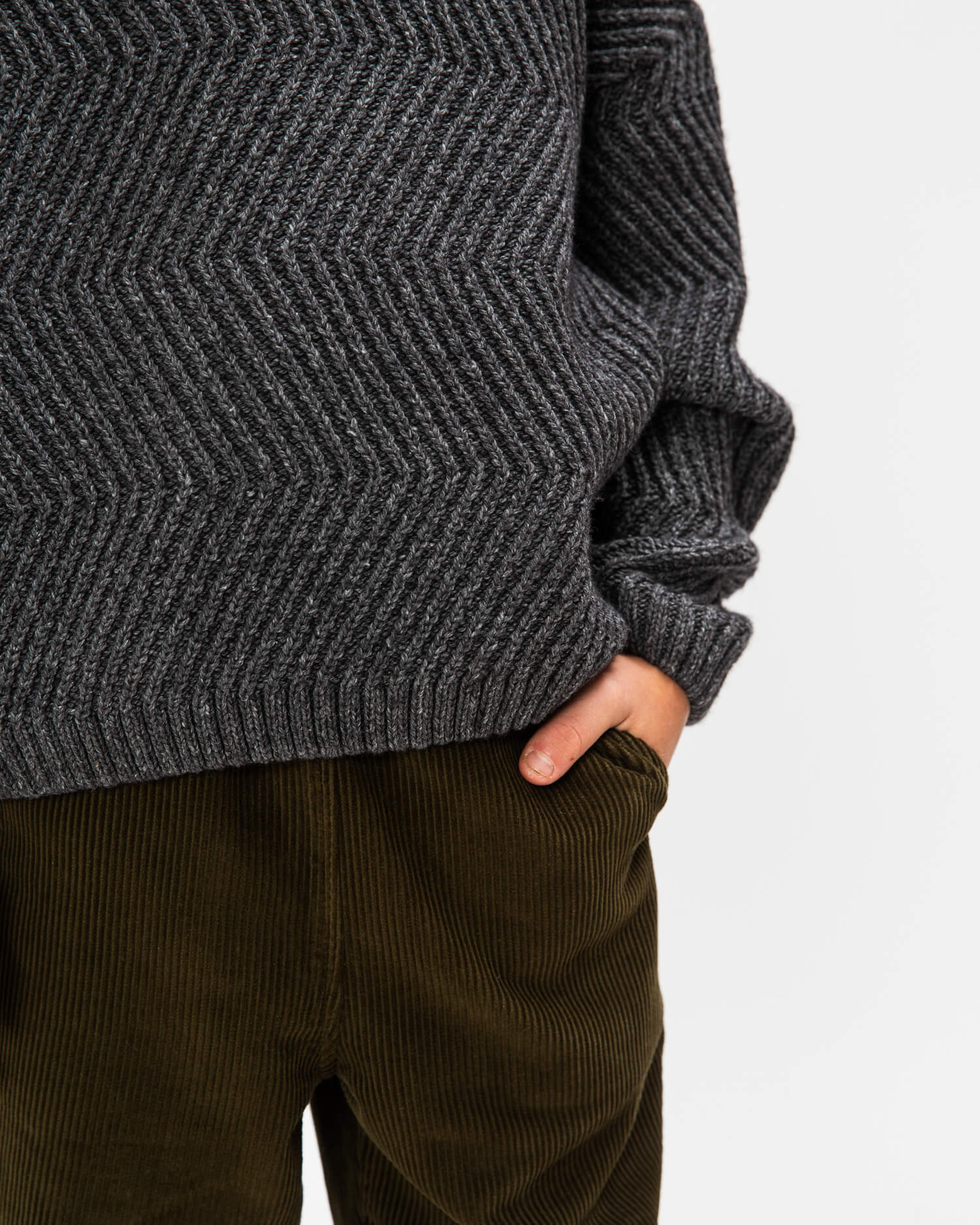 Round Neck Sweater graphite