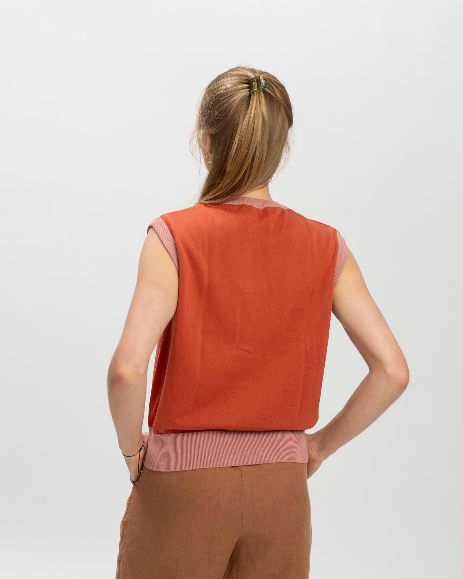 Buttoned Vest magma